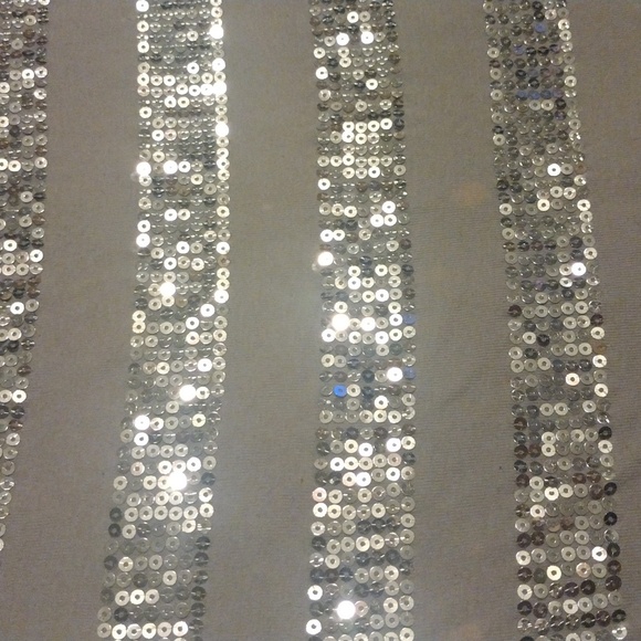 Old Navy White and Silver Sequin Tank - Picture 4 of 11